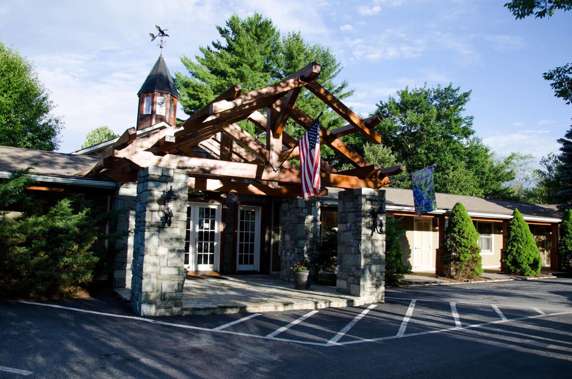 Village Inn - Блоуинг-Рок Экстерьер фото